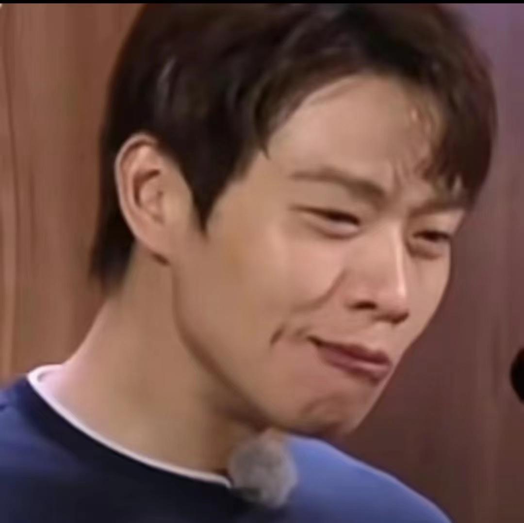 狗狗趾间炎如何处理：成因与高发犬种、红肿舔爪症状、居家清理上药戴圈驱虫及预防要点